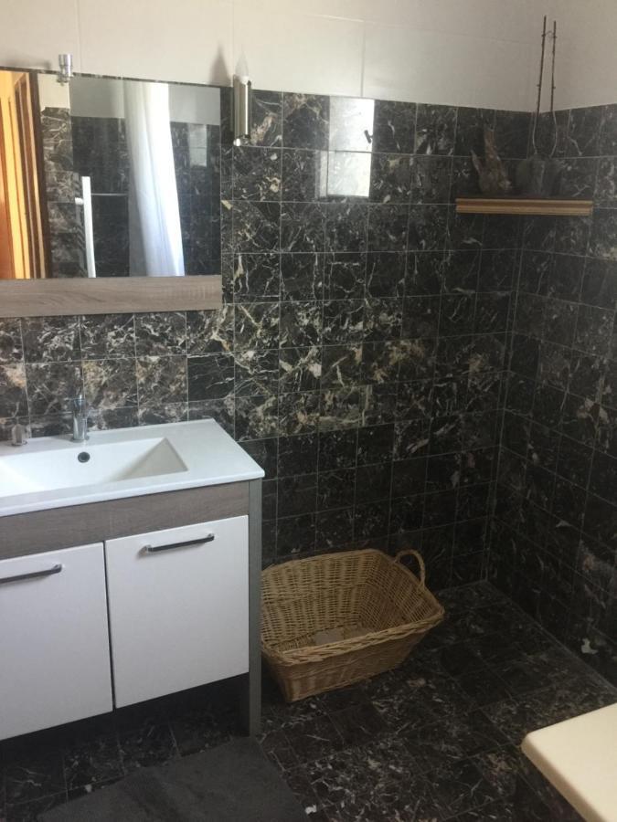 Chambre Pratique Avec Wc Et Vasque Attenant Du Rucher Naturaile Montagnac  Exterior photo